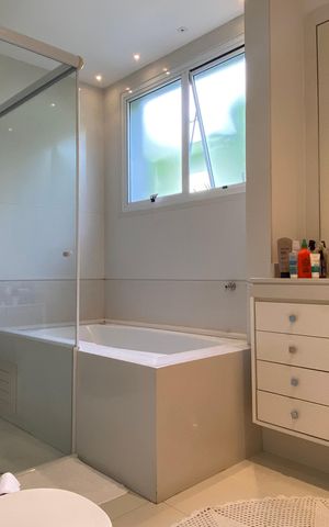 Casa à venda com 600m², 4 quartos e 8 vagas Casa à venda com 600m², 4 quartos e 8 vagasBanheiro da Suíte 2