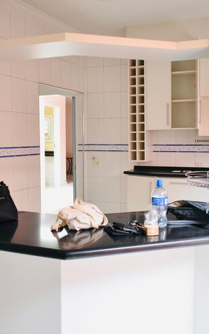 Casa à venda com 430m², 2 quartos e 3 vagas Casa à venda com 430m², 2 quartos e 3 vagasCozinha