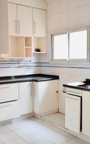 Casa à venda com 430m², 2 quartos e 3 vagas Casa à venda com 430m², 2 quartos e 3 vagasCozinha