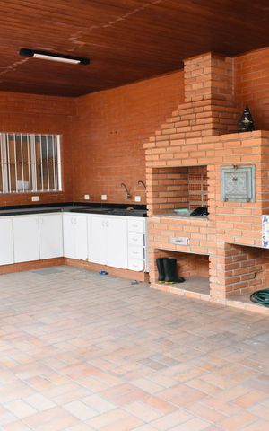 Casa à venda com 430m², 2 quartos e 3 vagas Casa à venda com 430m², 2 quartos e 3 vagasArea gourmet