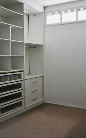 Casa à venda com 430m², 2 quartos e 3 vagas Casa à venda com 430m², 2 quartos e 3 vagasSuite