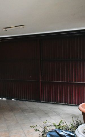Casa à venda com 430m², 2 quartos e 3 vagas Casa à venda com 430m², 2 quartos e 3 vagasGaragem