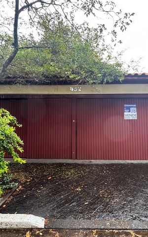 Casa à venda com 430m², 2 quartos e 3 vagas Casa à venda com 430m², 2 quartos e 3 vagasFachada