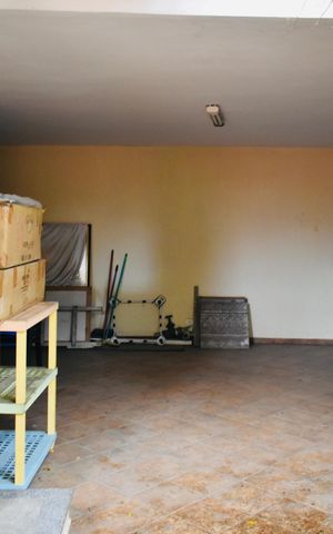 Casa à venda com 430m², 2 quartos e 3 vagas Casa à venda com 430m², 2 quartos e 3 vagasGaragem