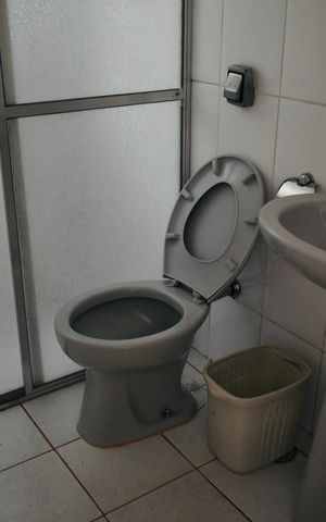 Casa à venda com 430m², 2 quartos e 3 vagas Casa à venda com 430m², 2 quartos e 3 vagasBanheiro de serviço