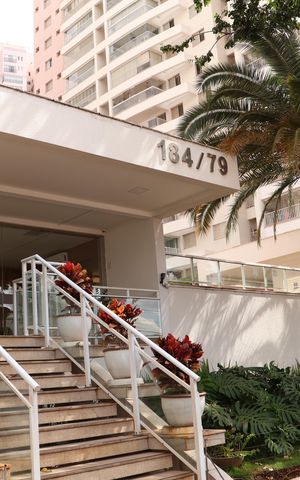 Apartamento à venda com 118m², 2 quartos e 2 vagasFachada e portaria