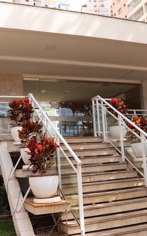 Apartamento à venda com 118m², 2 quartos e 2 vagasFachada e portaria