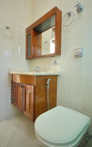 Casa à venda com 236m², 5 quartos e 2 vagasBanheiro Social 