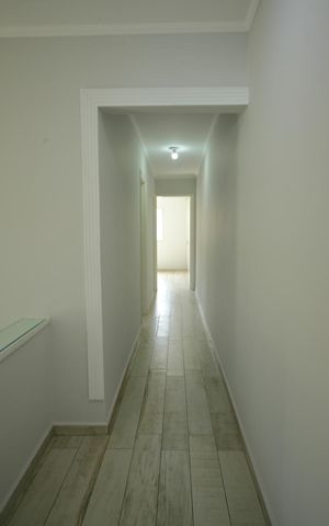 Casa à venda com 236m², 5 quartos e 2 vagasCorredor dos quartos 