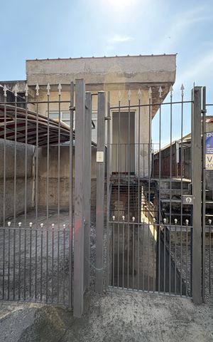 Casa à venda com 170m², 3 quartos e 1 vaga Casa à venda com 170m², 3 quartos e 1 vagaFachada
