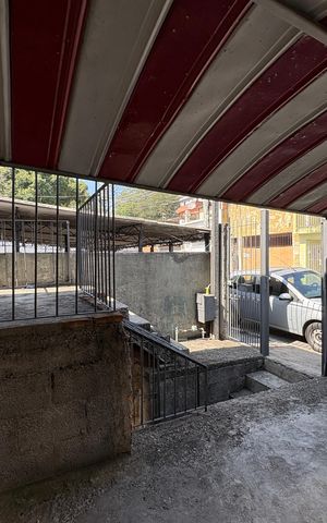 Casa à venda com 170m², 3 quartos e 1 vaga Casa à venda com 170m², 3 quartos e 1 vagaGaragem