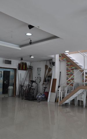 Casa de condomínio à venda com 239m², 4 quartos e sem vagaSalão de festas e garagem