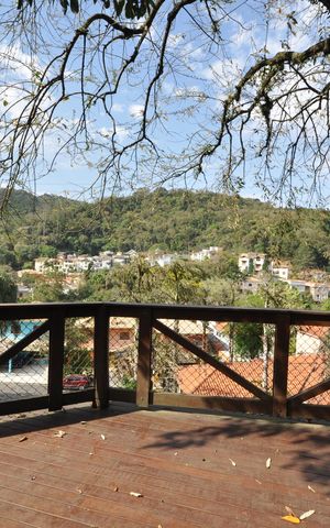 Casa de condomínio à venda com 239m², 4 quartos e sem vagaDeck