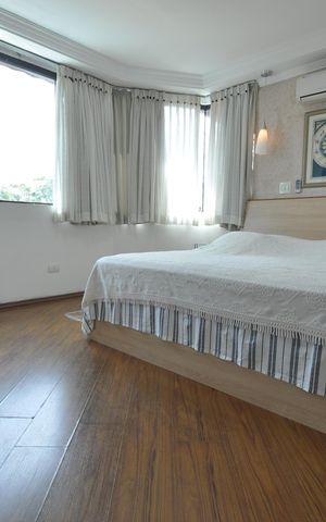 Casa de condomínio à venda com 239m², 4 quartos e sem vagaSuíte Master