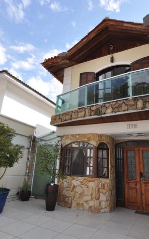 Casa de condomínio à venda com 239m², 4 quartos e sem vagaFachada