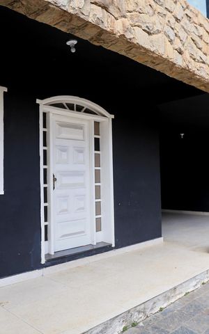 Casa à venda com 360m², 4 quartos e 5 vagas Casa à venda com 360m², 4 quartos e 5 vagasEntrada