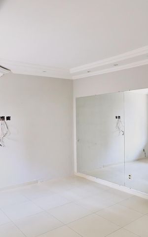 Casa à venda com 360m², 4 quartos e 5 vagas Casa à venda com 360m², 4 quartos e 5 vagasSala