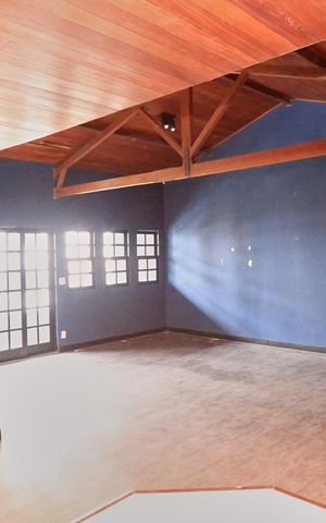 Casa à venda com 360m², 4 quartos e 5 vagas Casa à venda com 360m², 4 quartos e 5 vagasSalão de Festas
