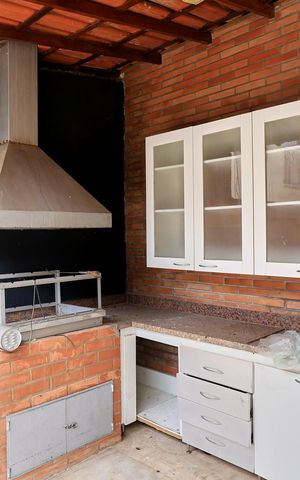 Casa à venda com 360m², 4 quartos e 5 vagas Casa à venda com 360m², 4 quartos e 5 vagasChurrasqueira