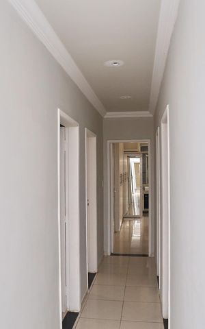 Casa à venda com 360m², 4 quartos e 5 vagas Casa à venda com 360m², 4 quartos e 5 vagasCorredor