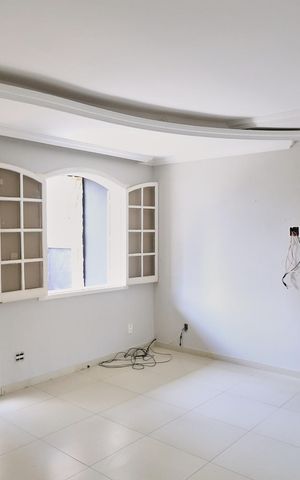 Casa à venda com 360m², 4 quartos e 5 vagas Casa à venda com 360m², 4 quartos e 5 vagasSala
