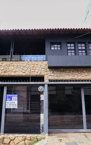 Casa à venda com 360m², 4 quartos e 5 vagas Casa à venda com 360m², 4 quartos e 5 vagasFachada