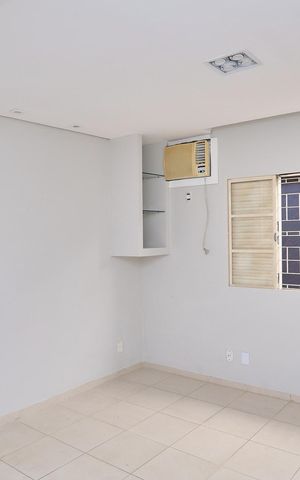 Casa à venda com 360m², 4 quartos e 5 vagas Casa à venda com 360m², 4 quartos e 5 vagasSuíte