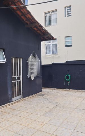 Casa à venda com 360m², 4 quartos e 5 vagas Casa à venda com 360m², 4 quartos e 5 vagasÁrea externa