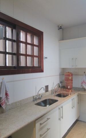 Casa para alugar com 600m², 4 quartos e 4 vagasCozinha