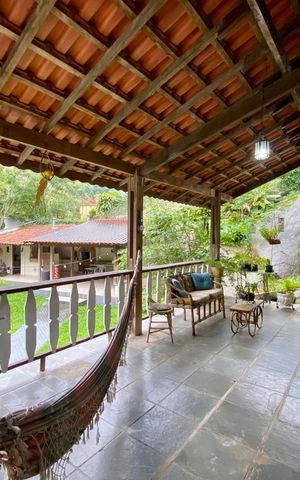 Casa de condomínio à venda com 167m², 3 quartos e 4 vagas Casa de condomínio à venda com 167m², 3 quartos e 4 vagasVaranda da Sala