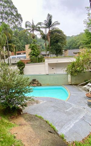 Casa de condomínio à venda com 167m², 3 quartos e 4 vagas Casa de condomínio à venda com 167m², 3 quartos e 4 vagasÁrea comum - Piscina