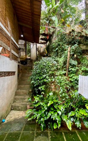 Casa de condomínio à venda com 167m², 3 quartos e 4 vagas Casa de condomínio à venda com 167m², 3 quartos e 4 vagasVaranda da Suíte
