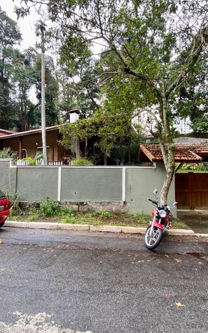 Casa de condomínio à venda com 167m², 3 quartos e 4 vagas Casa de condomínio à venda com 167m², 3 quartos e 4 vagasVista da Rua