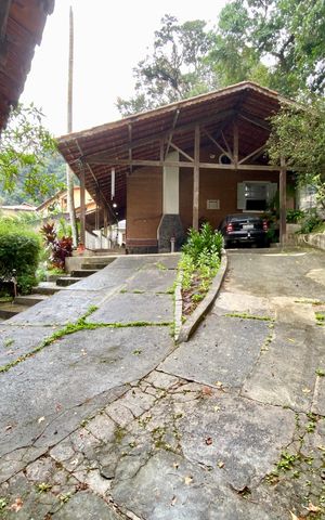 Casa de condomínio à venda com 167m², 3 quartos e 4 vagas Casa de condomínio à venda com 167m², 3 quartos e 4 vagasGaragem