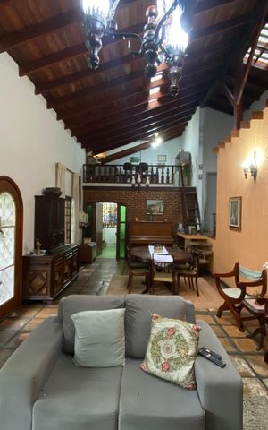 Casa de condomínio à venda com 167m², 3 quartos e 4 vagas Casa de condomínio à venda com 167m², 3 quartos e 4 vagasSala