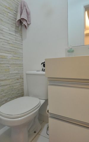 Casa de condomínio à venda com 177m², 3 quartos e 2 vagasLavabo