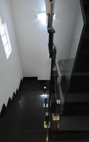Casa de condomínio à venda com 177m², 3 quartos e 2 vagasEscada