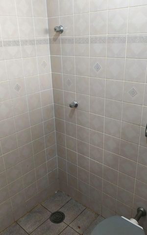 Casa à venda com 183m², 3 quartos e 3 vagas Casa à venda com 183m², 3 quartos e 3 vagasBanheiro de serviço