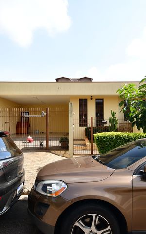 Casa à venda com 183m², 3 quartos e 3 vagasFachada