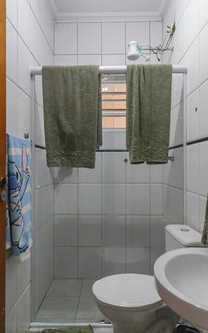 Casa à venda com 125m², 3 quartos e 2 vagas Casa à venda com 125m², 3 quartos e 2 vagasBanheiro