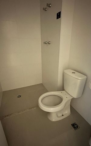 Apartamento à venda com 175m², 3 quartos e 3 vagas Apartamento à venda com 175m², 3 quartos e 3 vagasBanheiro de serviço