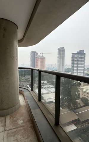 Apartamento à venda com 175m², 3 quartos e 3 vagas Apartamento à venda com 175m², 3 quartos e 3 vagasVaranda da Sala