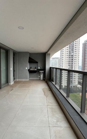 Apartamento à venda com 175m², 3 quartos e 3 vagas Apartamento à venda com 175m², 3 quartos e 3 vagasVaranda da Sala