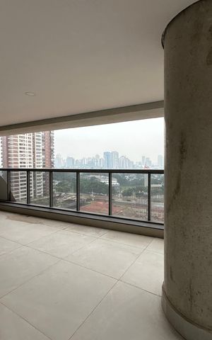 Apartamento à venda com 175m², 3 quartos e 3 vagas Apartamento à venda com 175m², 3 quartos e 3 vagasVaranda da Sala