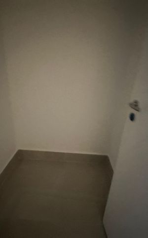 Apartamento à venda com 175m², 3 quartos e 3 vagas Apartamento à venda com 175m², 3 quartos e 3 vagasQuarto de Serviço