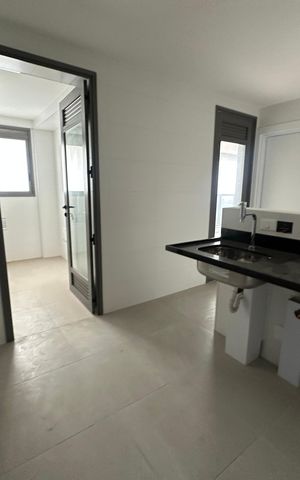 Apartamento à venda com 175m², 3 quartos e 3 vagas Apartamento à venda com 175m², 3 quartos e 3 vagasCozinha