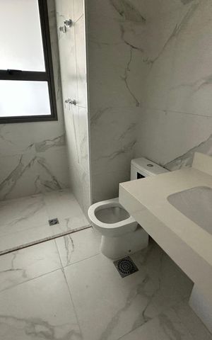 Apartamento à venda com 175m², 3 quartos e 3 vagas Apartamento à venda com 175m², 3 quartos e 3 vagasBanheiro da Suíte 1