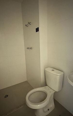 Apartamento à venda com 175m², 3 quartos e 3 vagas Apartamento à venda com 175m², 3 quartos e 3 vagasBanheiro de serviço