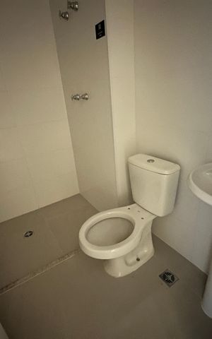 Apartamento à venda com 175m², 3 quartos e 3 vagas Apartamento à venda com 175m², 3 quartos e 3 vagasBanheiro de serviço