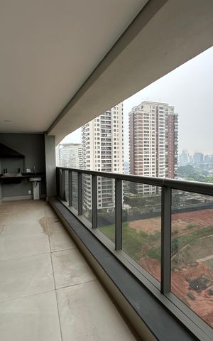 Apartamento à venda com 175m², 3 quartos e 3 vagas Apartamento à venda com 175m², 3 quartos e 3 vagasVaranda da Sala